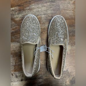 Womens 9 old navy champagne slip on